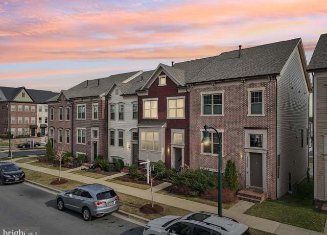 Property at 13706 Petrel St, Clarksburg, MD 20871, 3 beds, 3.5 baths
