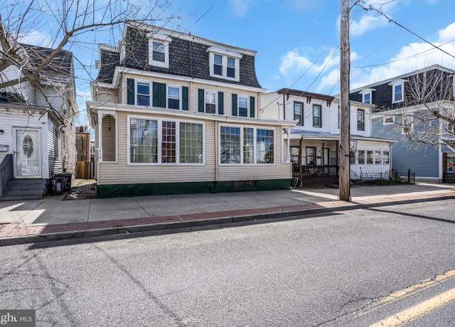 Property at 308 Market St, Gloucester City, NJ 08030, 5 beds, 2 baths
