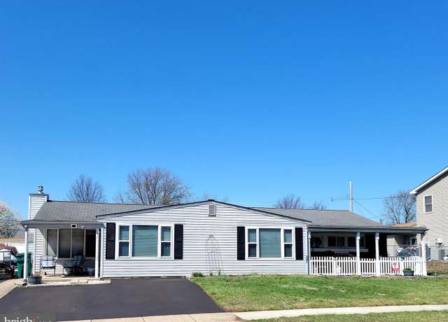Property at 165 Idlewild Rd, Levittown, PA 19057, 3 beds, 1.5 baths