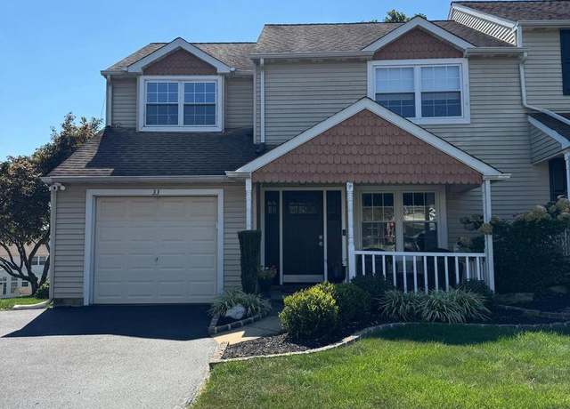 Property at 33 Fieldstone Dr, Southampton, PA 18966, 4 beds, 2.5 baths