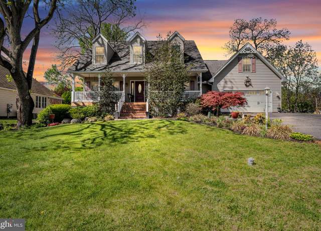 Property at 901 Wellington Dr, Carlisle, PA 17013, 4 beds, 4 baths