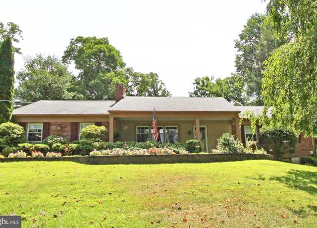 Property at 14 Glenview Rd, Glen Mills, PA 19342, 3 beds, 2.5 baths