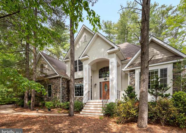 Property at 228 Sunset Cir, Cross Junction, VA 22625, 4 beds, 2.5 baths