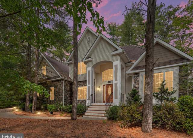 Property at 228 Sunset Cir, Cross Junction, VA 22625, 4 beds, 2.5 baths