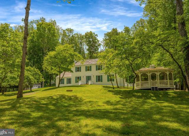 Property at 9201 Potomac Woods Ln, Great Falls, VA 22066, 4 beds, 3.5 baths