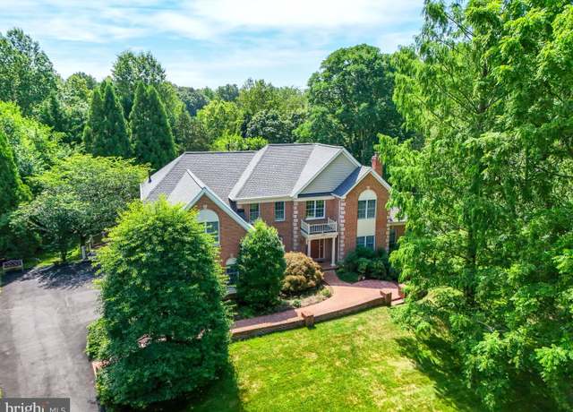 Property at 10505 Dunn Meadow Rd, Vienna, VA 22182, 4 beds, 3.5 baths