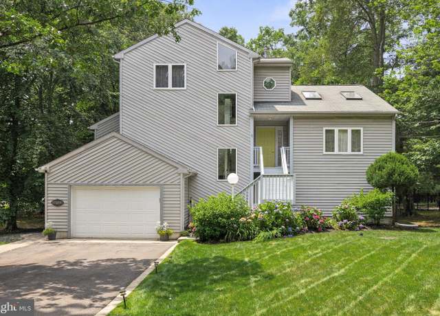 Property at 6 Rancocas Blvd, Mount Laurel, NJ 08054, 3 beds, 3 baths