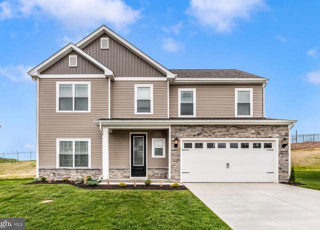 Property at 502 Abigail Ave, Waynesboro, PA 17268, 3 beds, 2.5 baths
