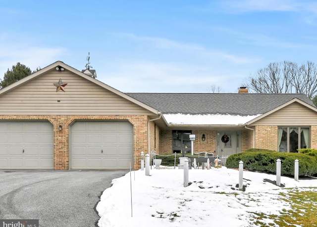 Property at 10 Farm Ln, Lititz, PA 17543, 3 beds, 2.5 baths