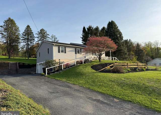 Property at 248 Edgewood Dr, New Holland, PA 17557, 3 beds, 2 baths
