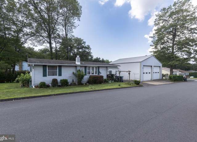 Property at 300 S Green St, Frackville, PA 17931, 1 bed, 1 bath