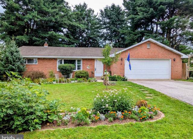 Property at 28 Crescent Dr, New Cumberland, PA 17070, 4 beds, 2 baths