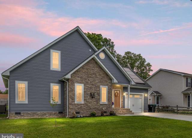 Property at 215 S Virginia St, Strasburg, VA 22657, 4 beds, 3.5 baths