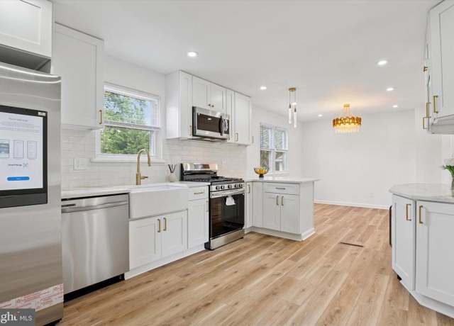 Property at 2319 Smith Ln, Wilmington, DE 19810, 4 beds, 3 baths