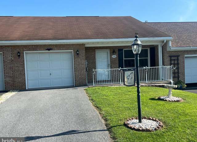 Property at 236 Winding Oak Dr, Hagerstown, MD 21740, 2 beds, 1.5 baths