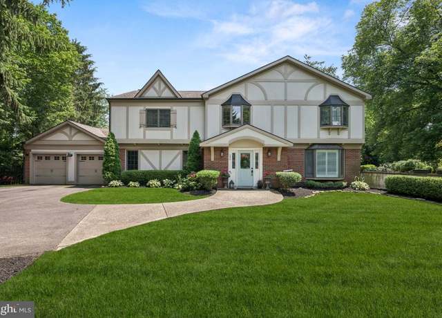 Property at 236 Carriage Hill Dr, Moorestown, NJ 08057, 4 beds, 2.5 baths