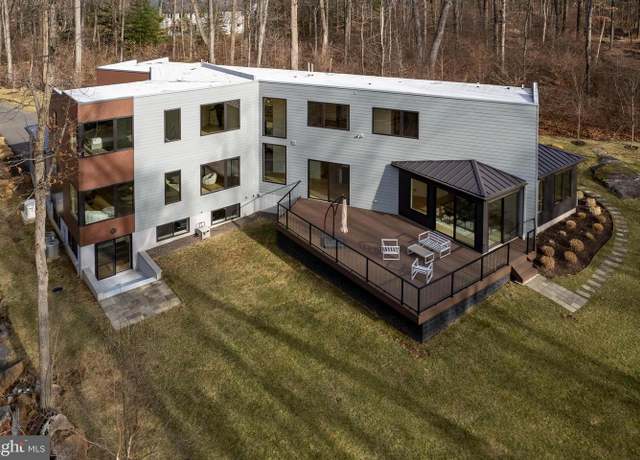 Property at 8 Garrett Ln, Princeton, NJ 08540, 5 beds, 4.5 baths