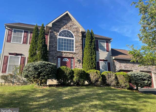 Property at 8 Nancy Cir, Reading, PA 19606, 4 beds, 3.5 baths