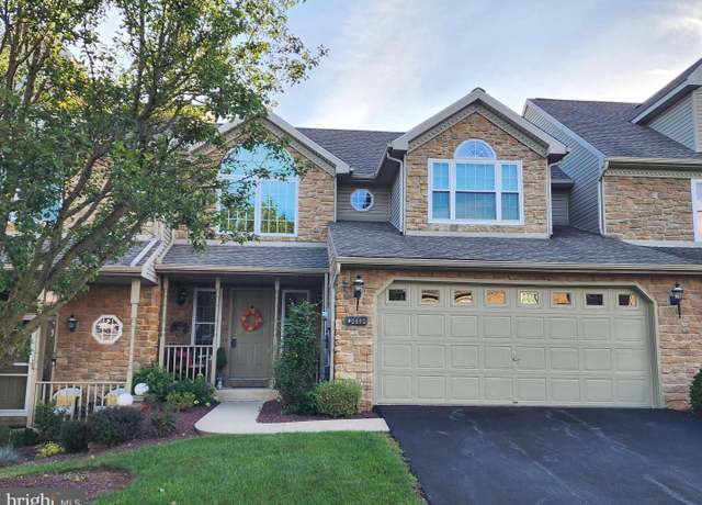 Property at 2812 Oakwood Dr, Harrisburg, PA 17110, 2 beds, 2.5 baths