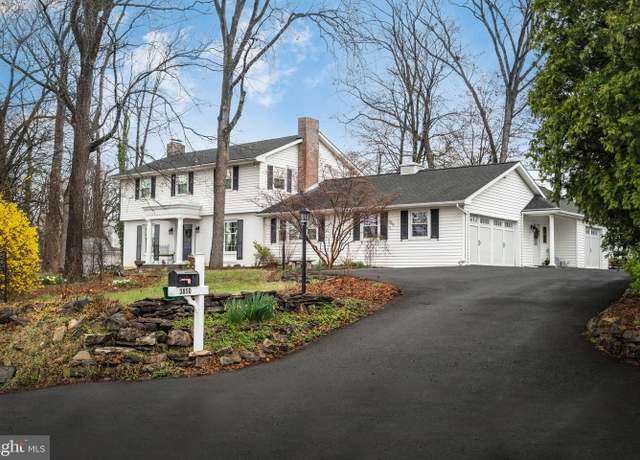 Property at 3850 S Hillview Rd, Allentown, PA 18103, 4 beds, 2.5 baths