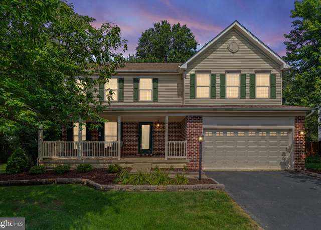 Property at 6910 Sharpsburg Dr, Centreville, VA 20121, 4 beds, 2.5 baths