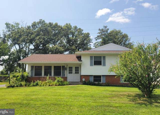 Property at 214 Williamsburg Rd, Sterling, VA 20164, 3 beds, 3 baths