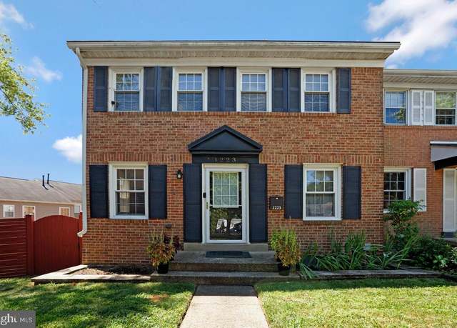 Property at 1223 Fox Run Pl, Woodbridge, VA 22191, 3 beds, 3 baths