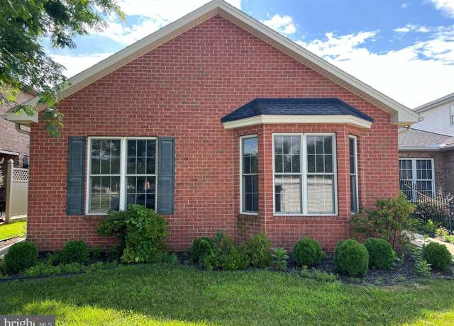 Property at 626 Observatory Dr, Hagerstown, MD 21742, 3 beds, 2 baths