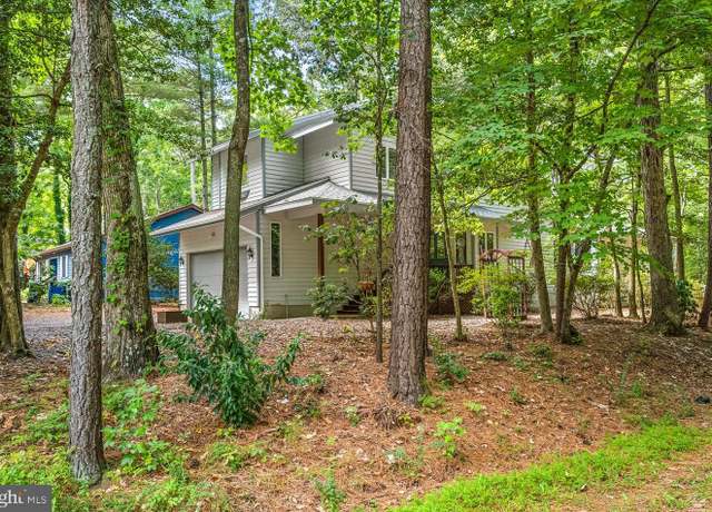 Property at 2 Edgewood Dr, Ocean Pines, MD 21811, 4 beds, 2.5 baths