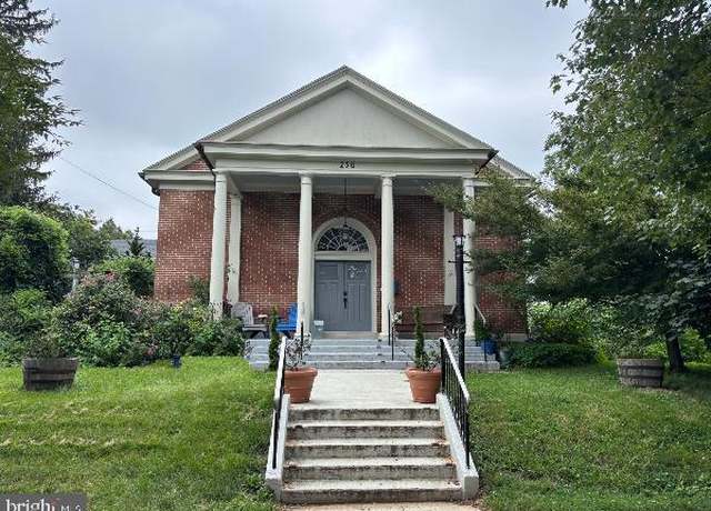 Property at 250 Mooreland Ave, Carlisle, PA 17013, 5 beds, 2.5 baths