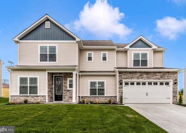 Property at 504 Abigail Ave, Waynesboro, PA 17268, 3 beds, 2.5 baths