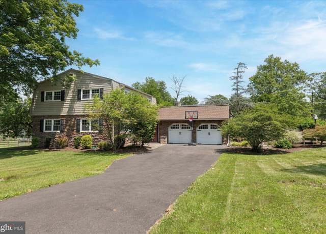 Property at 800 Pierce Rd, Norristown, PA 19403, 5 beds, 2.5 baths