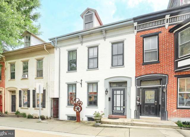 Property at 252 W Philadelphia St, York, PA 17401, 3 beds, 1 bath