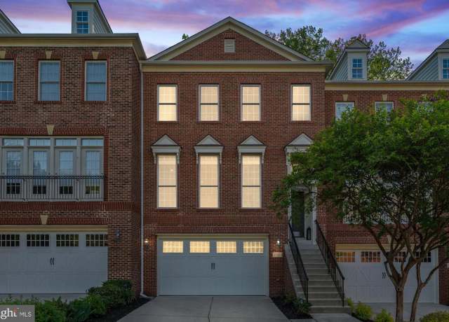 Property at 2791 Marywood Oaks Ln, Vienna, VA 22181, 4 beds, 3.5 baths