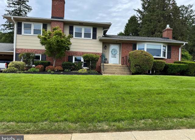 Property at 912 Fairway Dr NE, Vienna, VA 22180, 4 beds, 3 baths