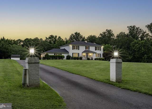 Property at 13111 Springdale Estates Rd, Clifton, VA 20124, 5 beds, 3.5 baths