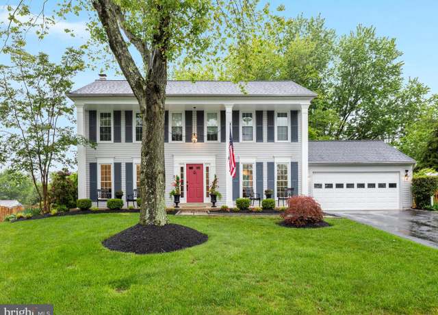 Property at 14 Mucklehany Ln, Sterling, VA 20165, 4 beds, 2.5 baths