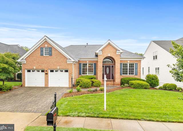 Property at 15691 Alderbrook Dr, Haymarket, VA 20169, 2 beds, 3 baths