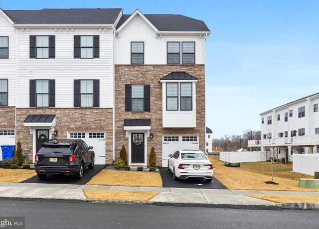 Property at 11 Cinnamon Ln, Mount Laurel, NJ 08054, 4 beds, 3 baths