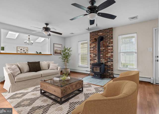 Property at 36 Grapevine Rd, Levittown, PA 19057, 4 beds, 3 baths