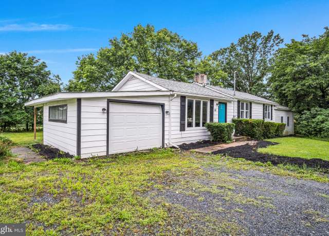 Property at 60 Gordon Dr, Carlisle, PA 17013, 4 beds, 2 baths