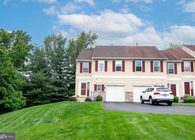 Property at 957 Katie Cir, Royersford, PA 19468, 3 beds, 2.5 baths