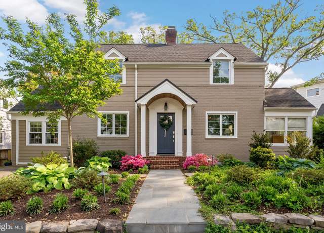Property at 810 Grand View Dr, Alexandria, VA 22305, 4 beds, 3.5 baths