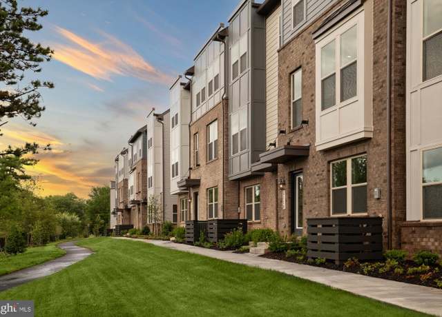 Property at 2118 Acadia Rd, Herndon, VA 20170, 4 beds, 3.5 baths
