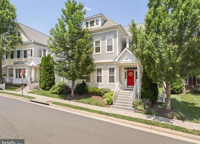 Property at 17494 Lethridge Cir, Round Hill, VA 20141, 4 beds, 3.5 baths