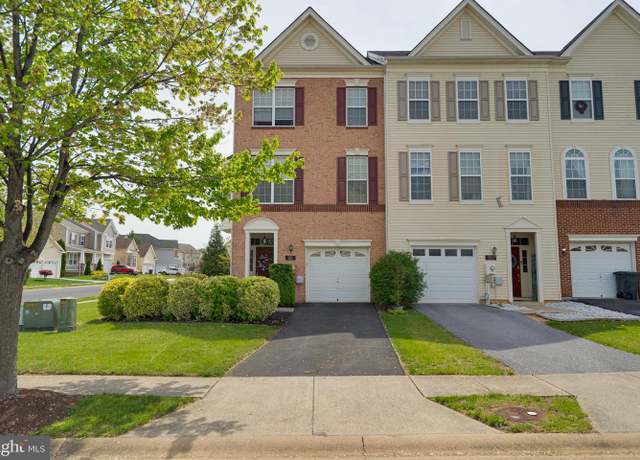 Property at 201 Lewisburg Ln, Martinsburg, WV 25403, 3 beds, 2.5 baths
