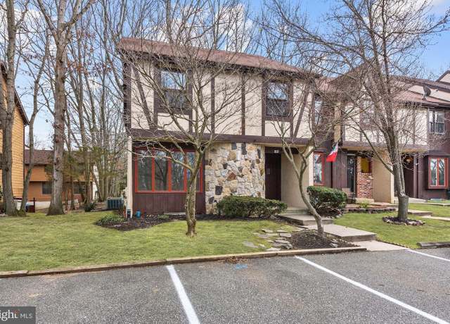 Property at 215 Keats Ct, Sicklerville, NJ 08081, 3 beds, 2.5 baths