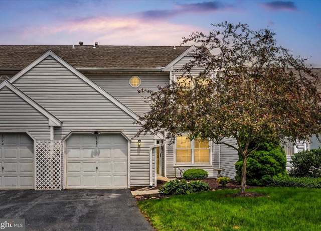 Property at 6222 Spring Knoll Dr, Harrisburg, PA 17111, 2 beds, 2.5 baths