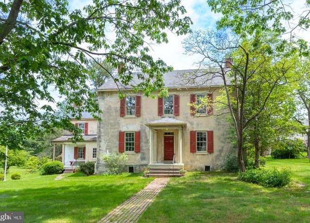 Property at 155 Gamber Ln, Lancaster, PA 17603, 5 beds, 3 baths