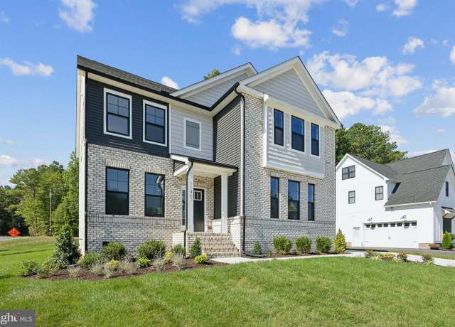 Property at 94 Whispering Oaks Dr, Staunton, VA 24401, 4 beds, 3 baths